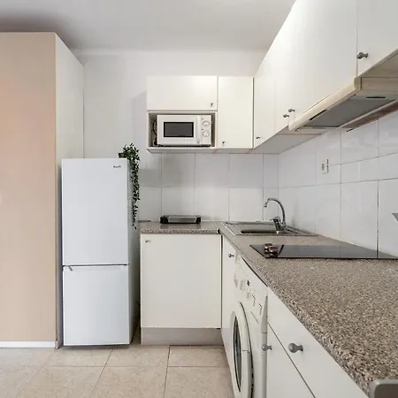 Roger De Lluria Interior كامبريلس